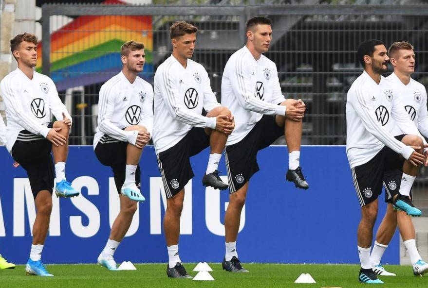 包含冲刺阶段法兰克福备战欧联转会期孟菲斯灰熊调整名单以备法国杯之后，德国杯国际比赛日再迎强敌的词条